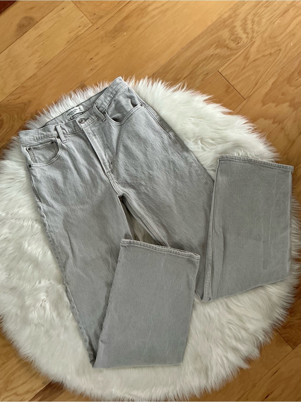 Abercrombie & Fitch Light Gray 90’s High Rise Relaxed Straight Leg Jeans 28 LONG